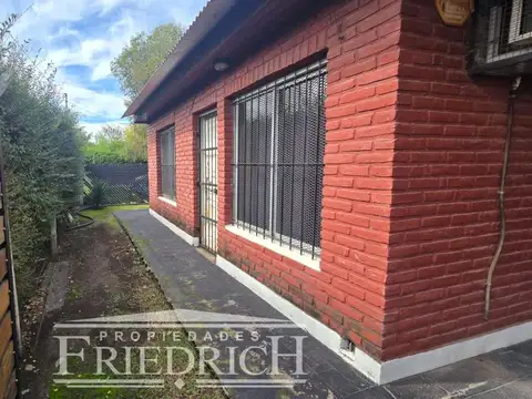 Casa en Venta con 2 cocheras