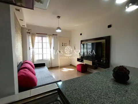 Casa tipo PH 2 AMBIENTES con patio y cochera en Morón Sur.