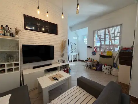 VENTA PASILLO 2 DORMITORIOS PATIO CON PARRILLERO EN LOURDES