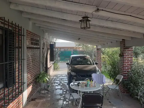 CASAQUINTA CON PILETA SOBRE 3 LOTES SAN VICENTE