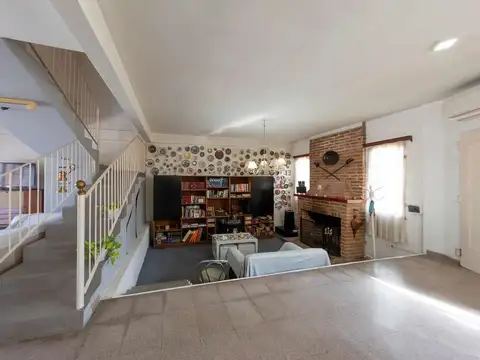 VENTA CASA  DOS PLANTAS EN ITUZAINGO