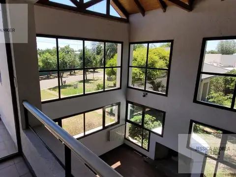 Casa 10 ambientes con 3 baños
