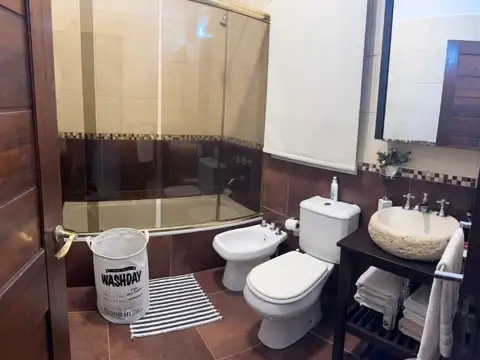 Casa en Alquiler con 1 cochera