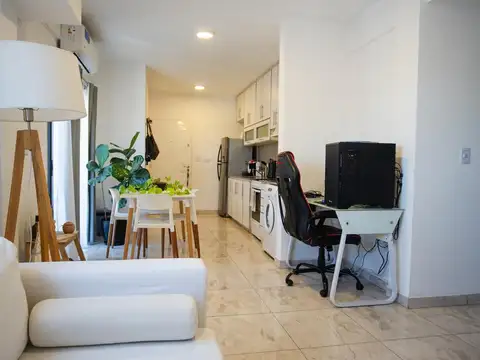Venta departamento 2 ambientes con balcón y cochera en Villa Luzuriaga.