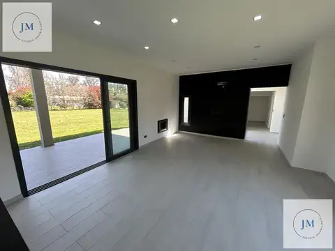 Casa 4 ambientes con 4 baños