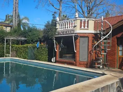 Casa en Venta con 2 cocheras