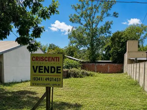 Terreno en venta en Presidente Perón casi Calvo, Funes | 275 m² | Pavimento y servicios
