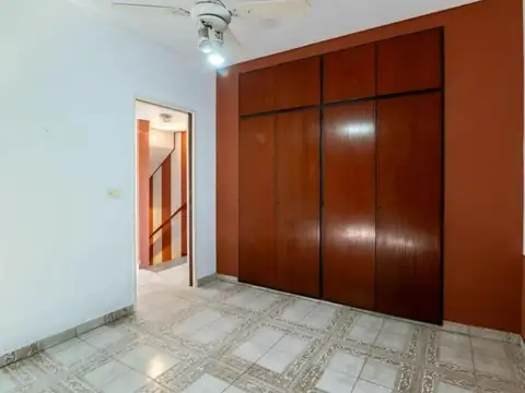 Casa 5 ambientes con 1 baño