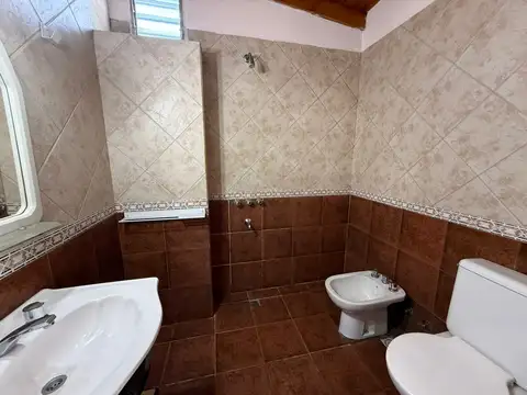 Depto Tipo Casa en Alquiler en Valentin Alsina, $ 480.000