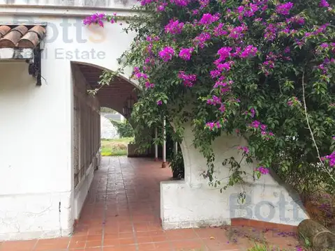 Casa 5 ambientes con 3 baños