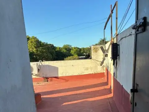 VILLA LURO 2 AMBIENTES FRENTE BALCON 3 PISO ESCALERA MUY BUEN ESTADO GENERAL Y UBICACION , BUEN...