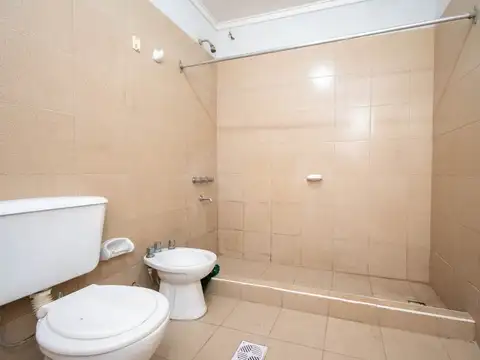 Venta - Casa de 2 dorm, con hermoso terreno