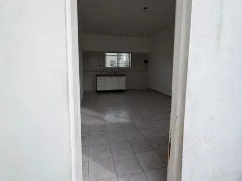 Depto Tipo Casa en Alquiler en Caseros, $ 650.000