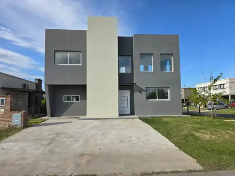 MUY LINDA CASA EN VENTA BARRIO EL ALJIBE