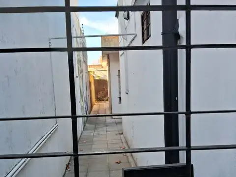Casa 6 ambientes con 2 baños