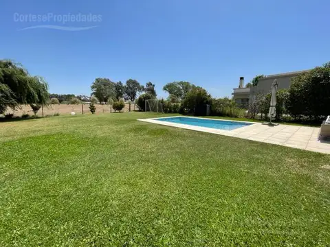 Casa en Alquiler con 3 cocheras