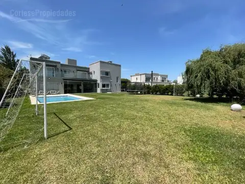 Casa en Alquiler en Haras Santa María, USD 1.800