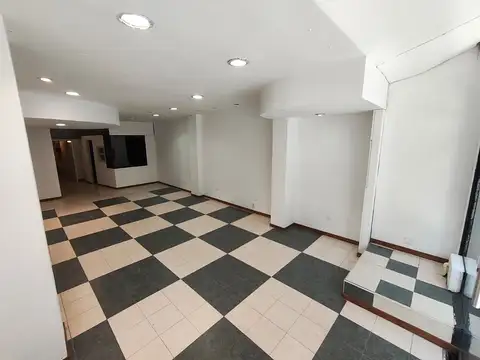 Local en Alquiler Via Púb.