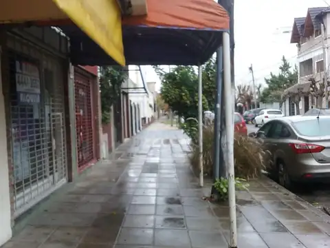 LOCAL CON ENTREPISO EXCELENTE UBICACION, MTS DE IMP. AVENIDA