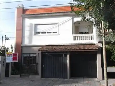 Guido al 3700 entre Obligado R. y Garcia M.