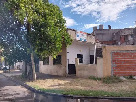 VENTA CASA A RECICLAR CON TERRENO 151 M2 CIUDADELA