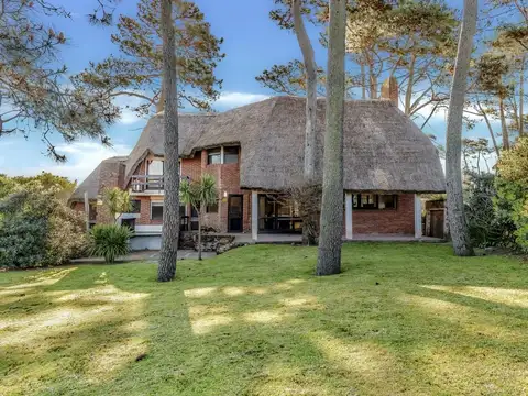 Casa 5 ambientes con 3 baños