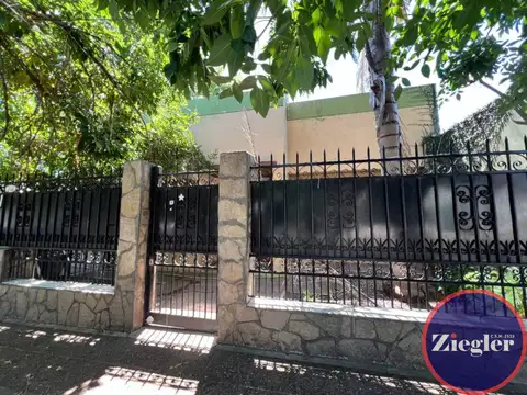 Casa en venta c/ cochera y Local en Los Polvorines