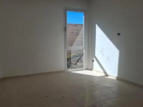 Depto Tipo Casa en Venta en General Fernandez Oro, USD 85.000