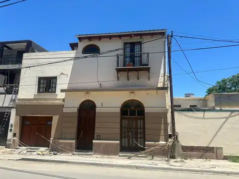 VENTA CASA A REFACCIONAR O TERRENO Bº JARDIN OPORT