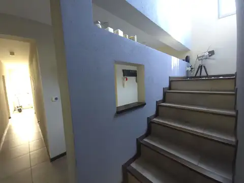Casa moderna, apta crédito en el barrio La Damasia : 4 dormitorios ( suite) lote interno!