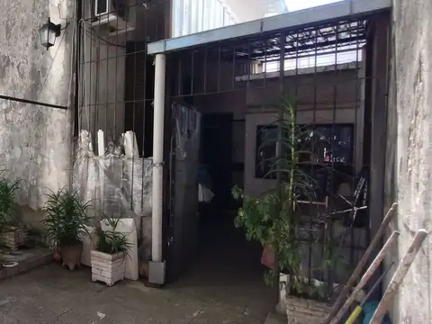 VENTA CASA LOTE PROPIO EN VILLA LURO A REFACCIONAR