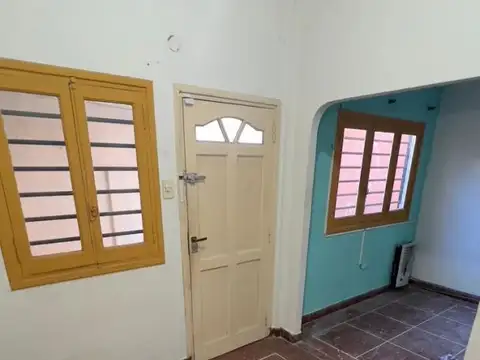 Casa 6 ambientes con 2 baños