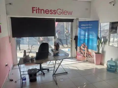 Local con vivienda, a metros de la estación Glew