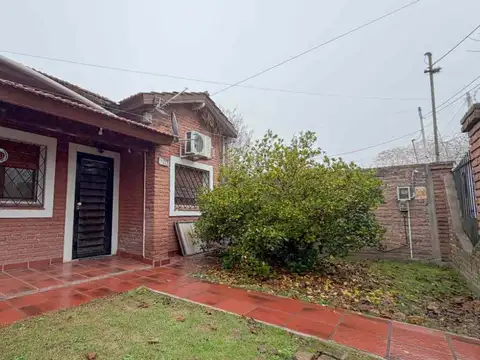 CASA 7 AMB EN VENTA EN BURZACO QUINCHO Y PILETA
