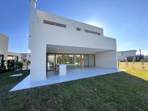 Casa a la venta en Barrio Los Carpinchos Nordelta