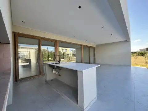 Casa a la venta en Barrio Los Carpinchos Nordelta