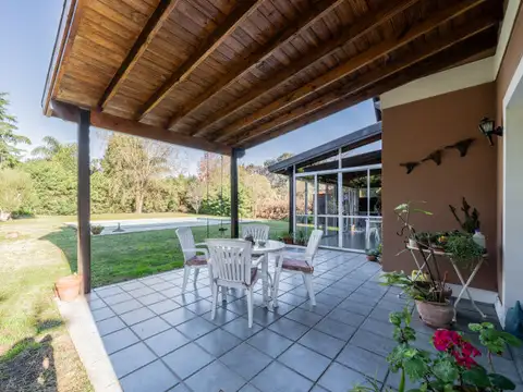 Casa 4 ambientes con 2 baños