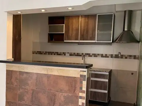Moderna y Comoda Casa en venta con 3 Dormitorios+Piscina+Parrilla+Quincho+Cochera para varios autos