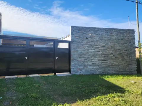 Casa en Alquiler en Angel Gallardo, La Capital