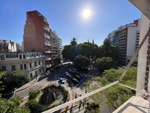 3 ambientes + dependencia, espectacular vista a toda la plaza Guadalupe. Todo reciclado a nuevo