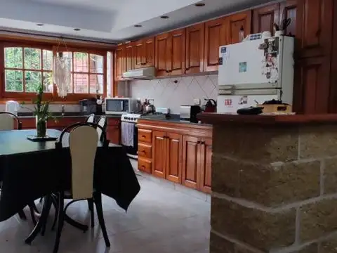 Casa 5 ambientes con 2 baños