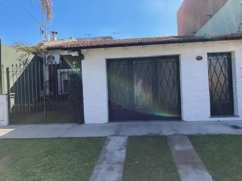 Nuevo VALOR  - Casa 3 ambientes. Excelente estado. PERMUTA