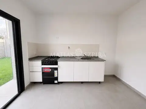 Casa 3 ambientes con 1 baño