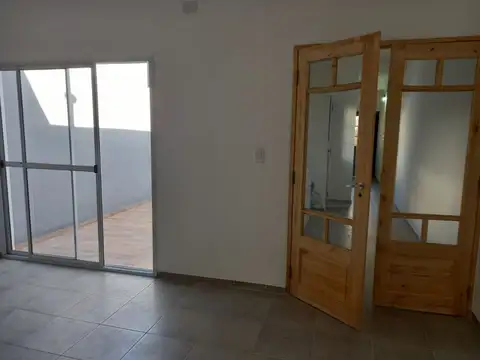 Depto Tipo Casa 4 ambientes con 2 baños