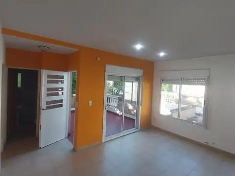 Departamento en Alquiler en Villa Ballester, $ 830.000