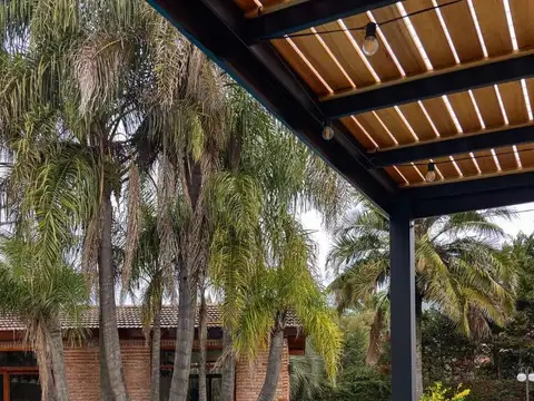 Casa 8 ambientes con 5 baños