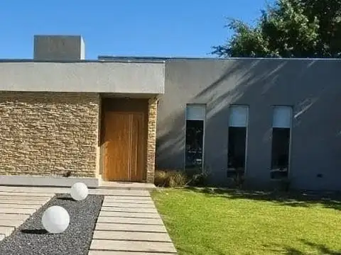 LOBOS. BARRIO LA FEDERALA. RUTA 205 FM 105,5 HERMOSA CASA 4 AMBLOTE 1200 PRIMERA CALIDAD 