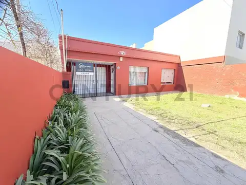 Casa en venta - Oportunidad sobre Avenida Chapuis