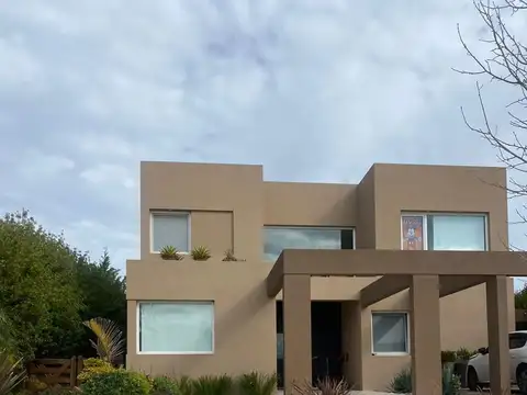 Casa 6 ambientes con 6 baños