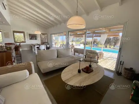 Casa 4 ambientes con 3 baños
